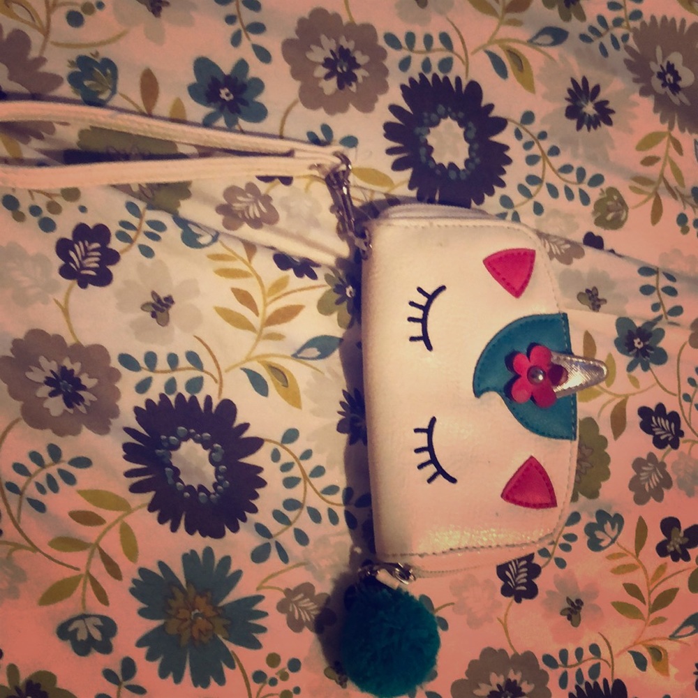 A cute unicorn hand wallet